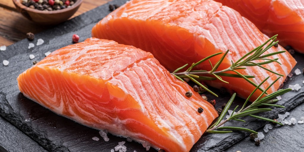 Salmón, pescado azul fuente de ácidos grasos omega-3